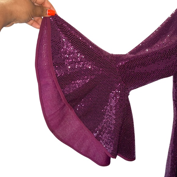 Vince Camuto Sequin/Metallic Bell Sleeve Top In Arresting Plum Size M NWT - Picture 5 of 13